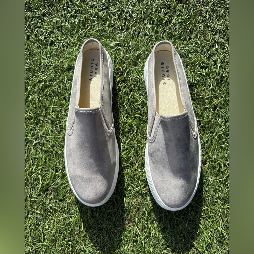 Studio 1886 Silver Slips Woman’s Shoes Sz(9)